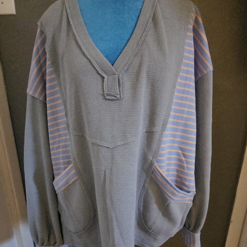 POL V-Neck Sweater in Gray and Pink Stripes